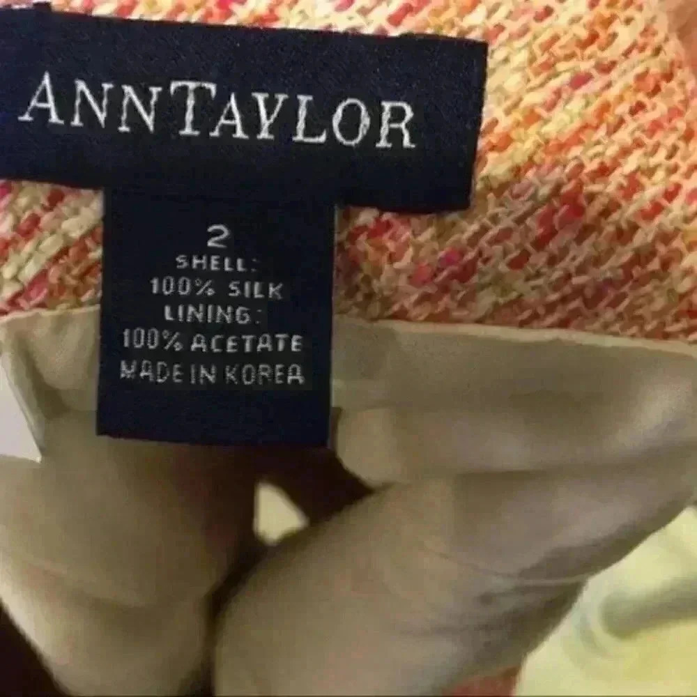 Ann Taylor Woven Pencil Size 2 shell 100% Silk - Picture 3 of 4